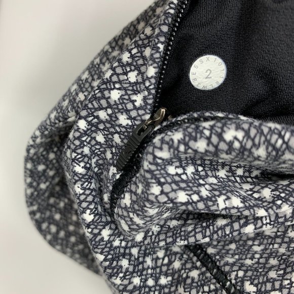 Lululemon Top Rush Hour Long Sleeve Frozen Fizz Floral Black - Picture 9 of 9